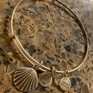 Alex & Ani Seashell Bracelet 🐚